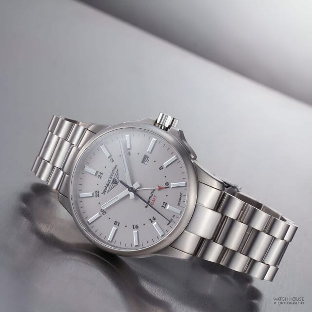 Bauhaus Aviation Automatisch Titanium GMT Herenhorloge 42mm professional product photo ready to upload to shopify