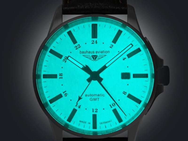 Bauhaus 2868M-5 Aviation Automatisch Titanium GMT Herenhorloge 42mm professional product photo ready to upload to shopify